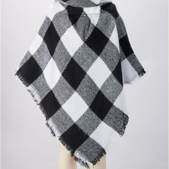 Black and White Plaid Shawl - Picture 5 of 5